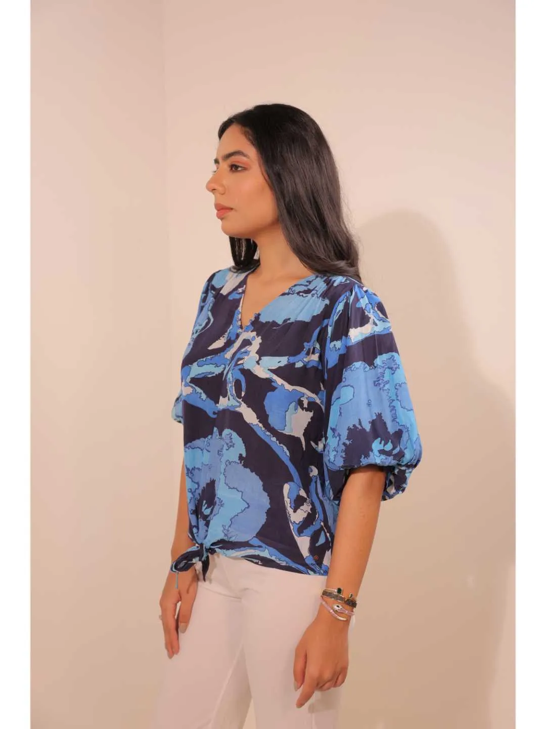 elegant pure natural crepe printede v neck, center hem knotted puff sleeved top - Blue