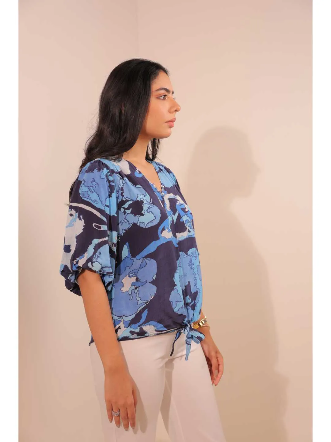 elegant pure natural crepe printede v neck, center hem knotted puff sleeved top - Blue