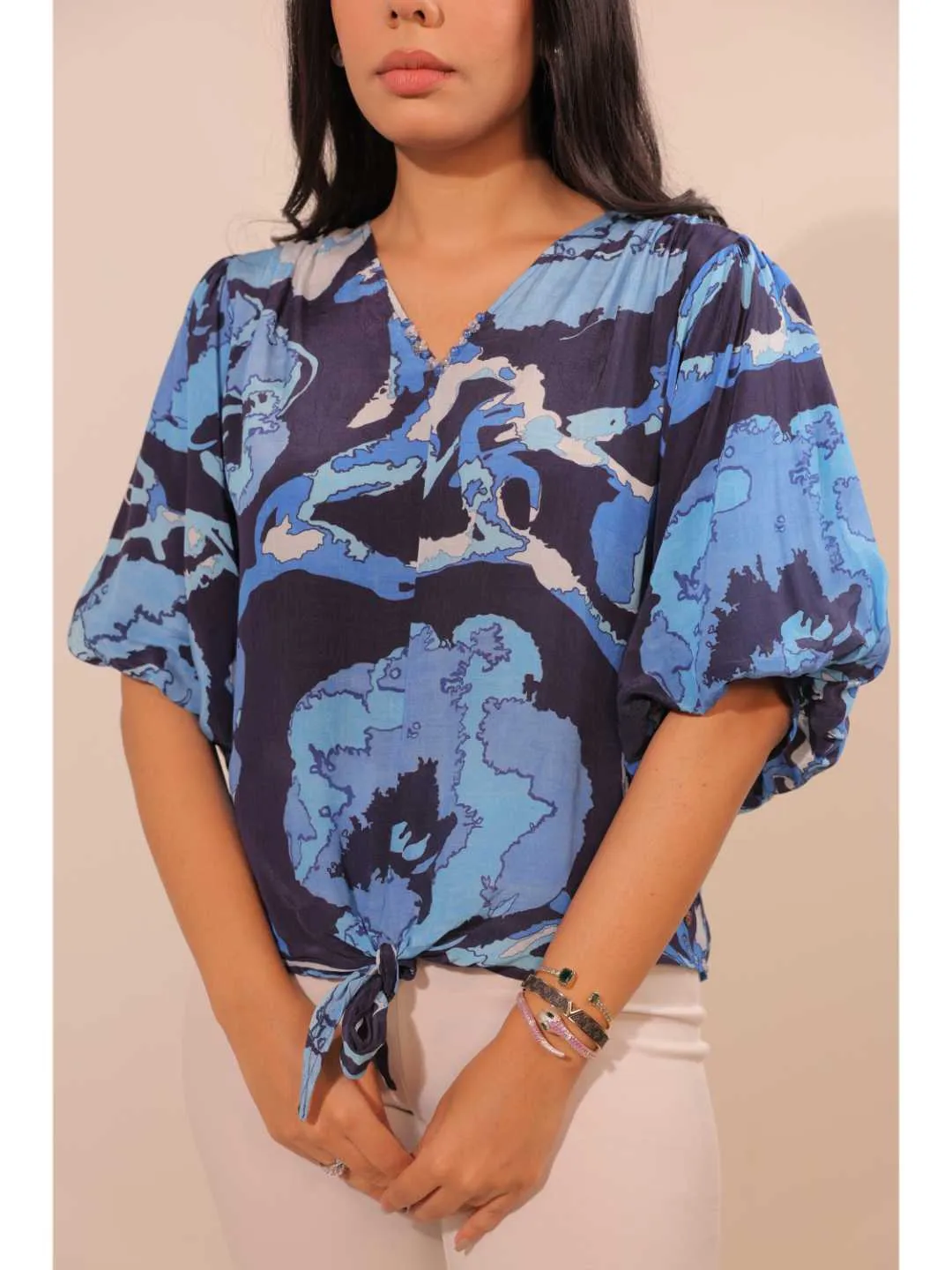elegant pure natural crepe printede v neck, center hem knotted puff sleeved top - Blue