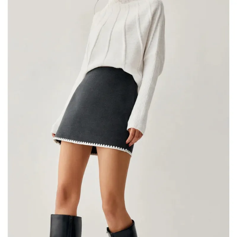 Embroidered Trim Mini Skirt | Size 6 (Med) | Commense