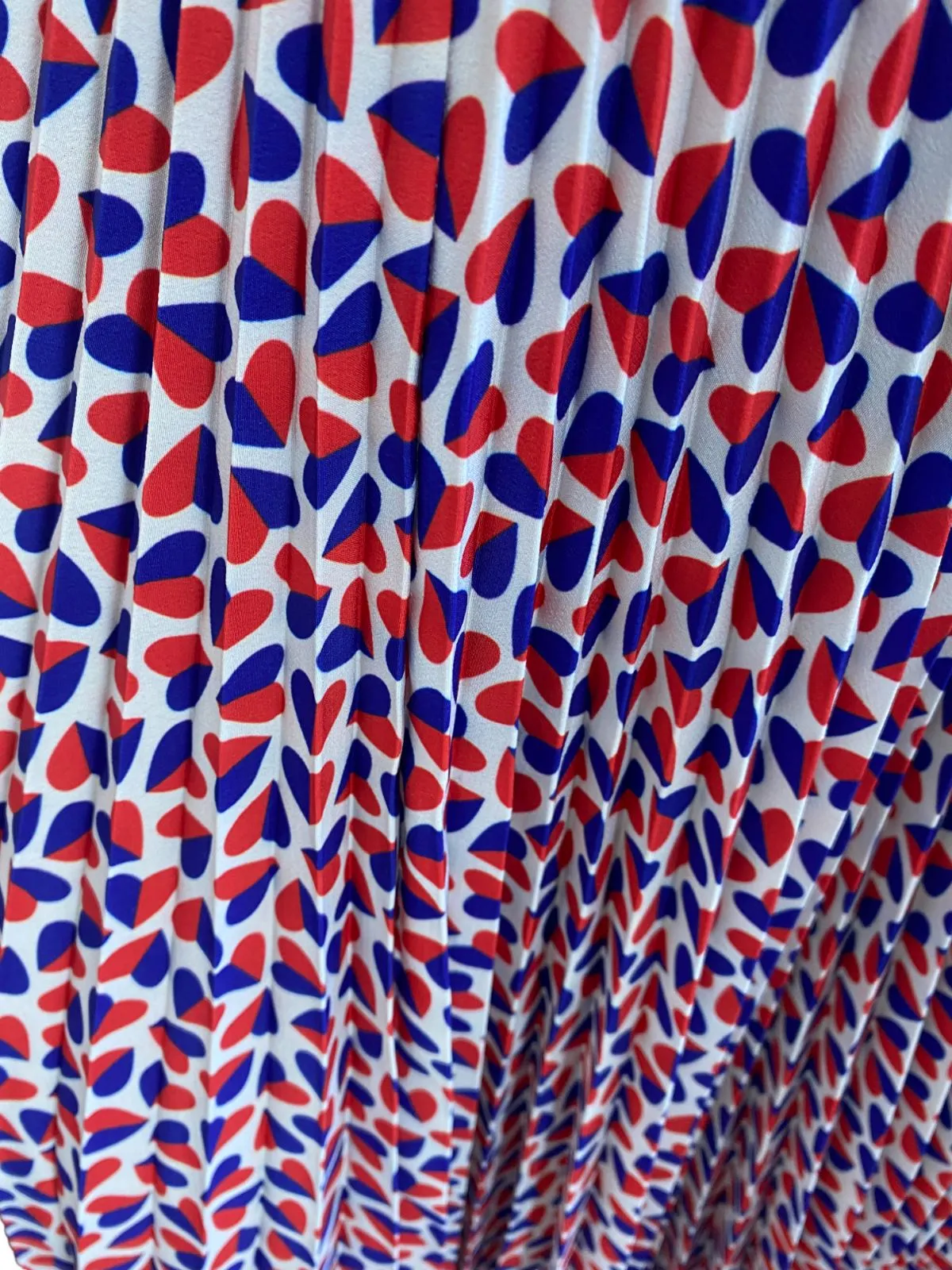 Paul Smith Pleated Midi Skirt | Size 40 / 8 AU,  Heart Print, Red, Blue, White